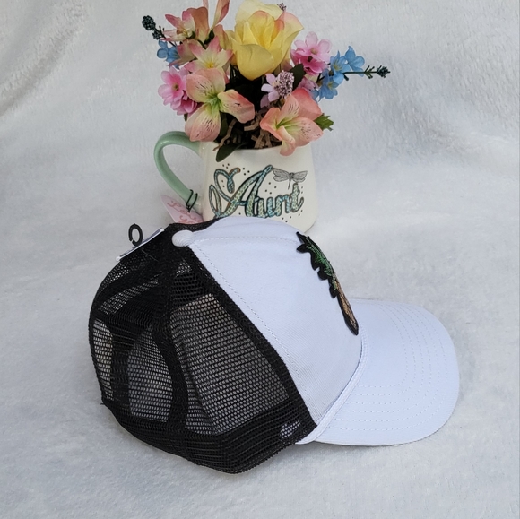 New O'Neill Pineapple Women Trucker Hat color BLK/WHT size ONE. - Picture 2 of 8